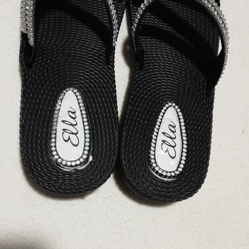 Ella Black Sandals with Silver Straps SIZE 8. - Picture 5 of 9